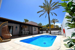 Komfortables Ferienhaus in Corralejo mit privatem Garten und beheiztem Pool